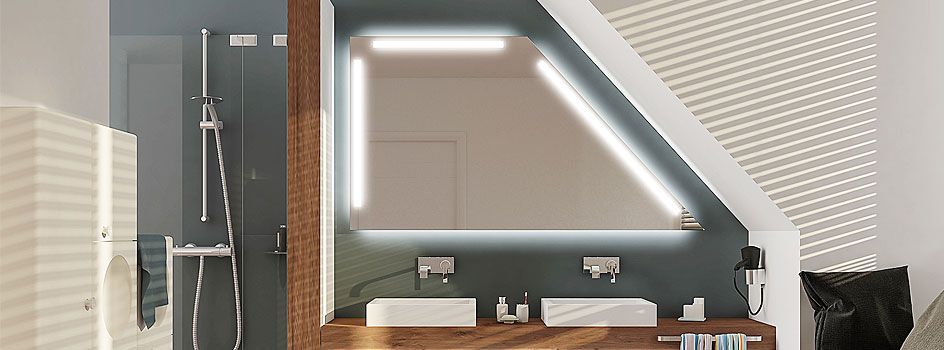 Badspiegel mit Dachschrge