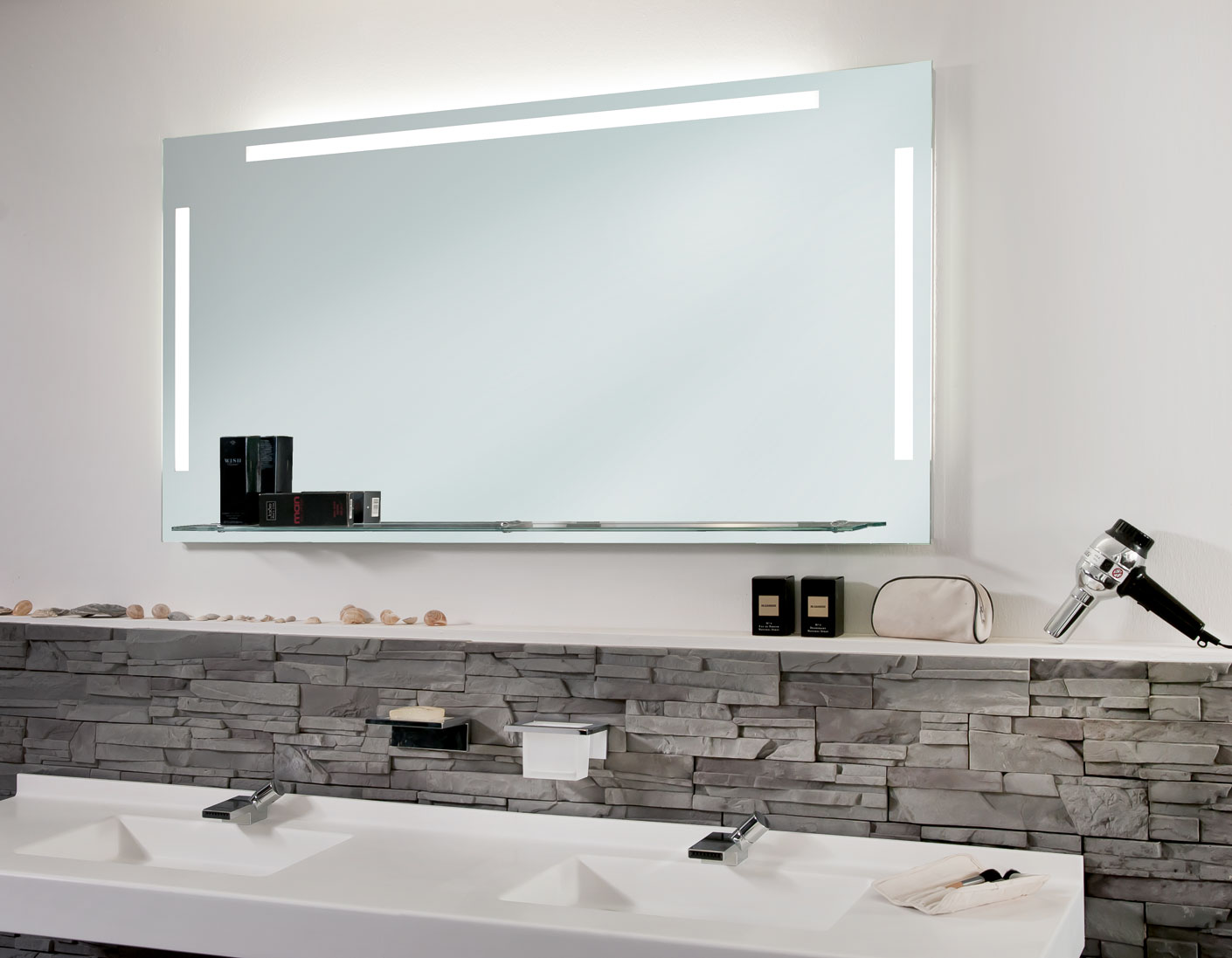 Schreiber Design LED Badspiegel Badezimmerspiegel mit Beleuchtung Easy Lichtfarbe 4000K Neutralweiß 45 cm Breit x 60 cm Hoch Licht Links+rechts
