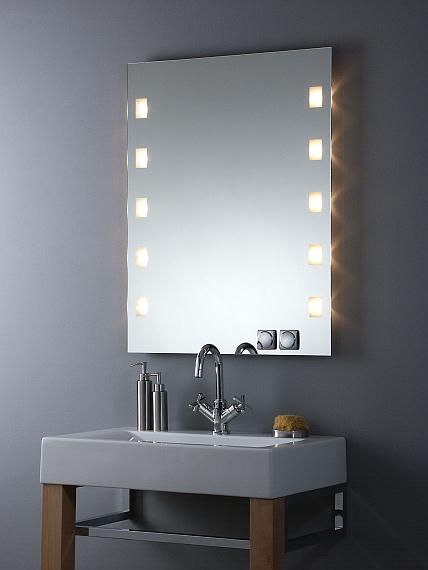Badezimmerspiegel mit Beleuchtung, Frontschalter und Steckdose